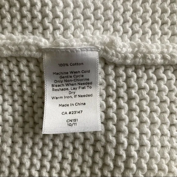 Talbots casual white knit sweater with front zipper and 3/4 length sleeves. - Picture 4 of 9